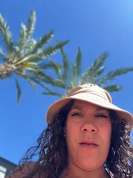 Bigbuttbrooklynn self squirt camshow - 2023-05-27