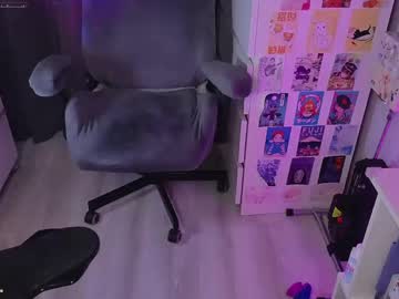 _biscuitty tits and ass show