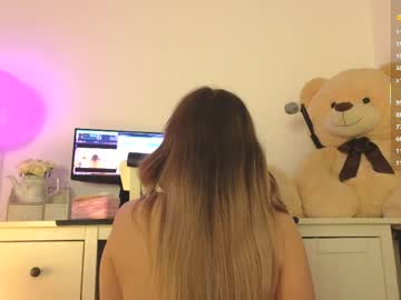 Anabelle_wet tits and ass