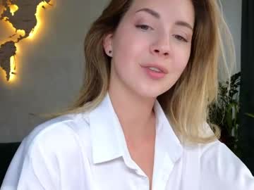 Emmi_rosee tits and ass