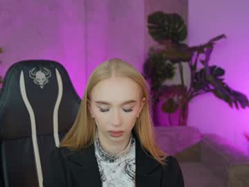 Kira0541 tits and ass camshow
