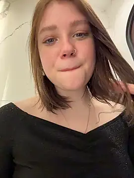 Lucy-joy pussy play camshow