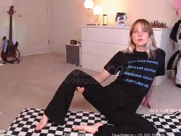 Petitebrat self squirt