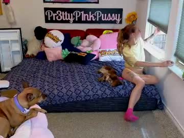 Pr3ttyp1nkpussy with friend show