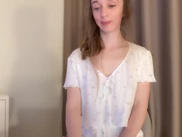Shy_schoolgirl_ pussy play - 2023 October 23