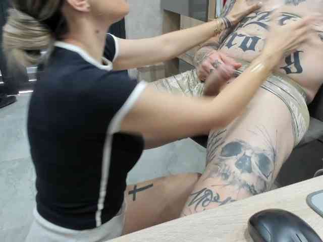 Tattoo-couple double bj
