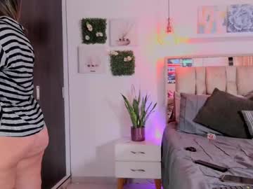 Yellow_lily pussy camshow - 08-28-2023