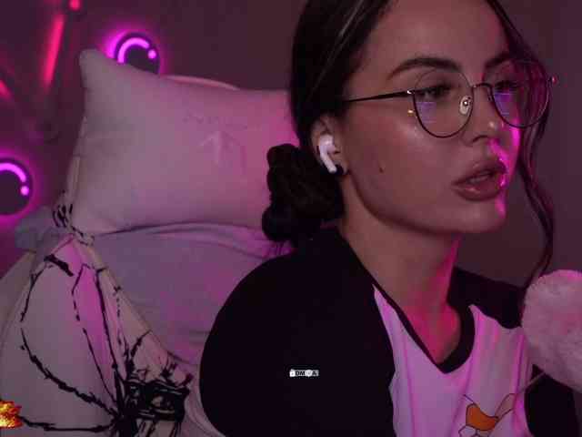 Your-red-wine pussy play camshow - 07/02/2025